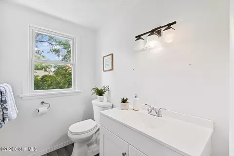 Bath - 40 Brookman Ave, Delmar, NY 12054 photo 2 of 2