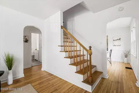 Entry Way - 40 Brookman Ave, Delmar, NY 12054 photo 2 of 2