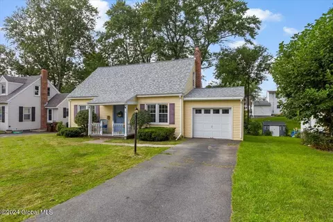 Exterior - 40 Brookman Ave, Delmar, NY 12054 photo 4 of 5