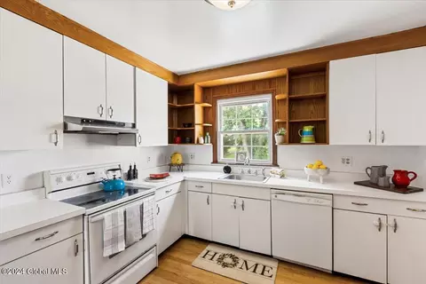 Kitchen - 40 Brookman Ave, Delmar, NY 12054 photo 2 of 2