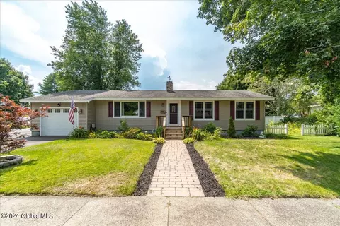 6 Ashe Dr, Warrensburg, NY 12885