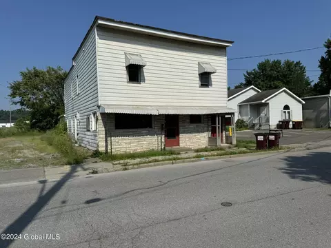 9 Viall Ave, Mechanicville, NY 12118