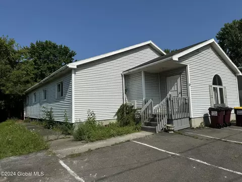 11 Viall Ave, Mechanicville, NY 12118