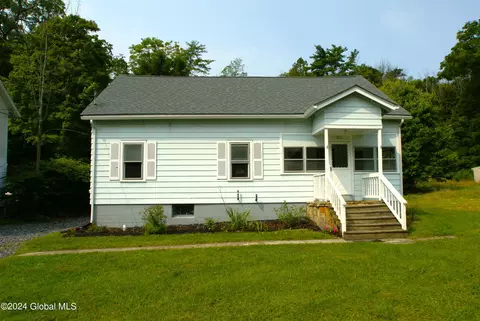 62 Saunders St, Whitehall, NY 12887