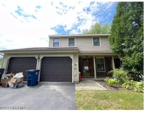 5 Willowbrook Ln, Cohoes, NY 12047