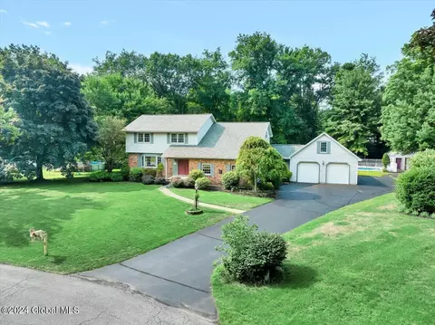 18 Robinson Rd, Glenville, NY 12302