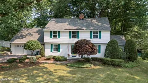 2521 Mcgovern Dr, Niskayuna, NY 12309