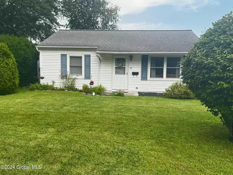 35 Oakwood Dr, Albany, NY 12205