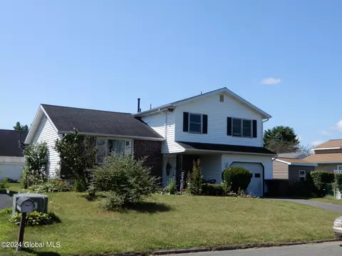 4 Patricia Dr, Troy, NY 12180