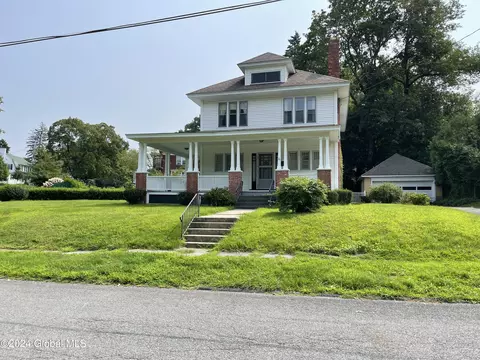 26 Lakewood Pl, Troy, NY 12180