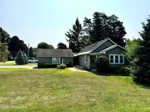 803 S Holmes St, Glenville, NY 12302