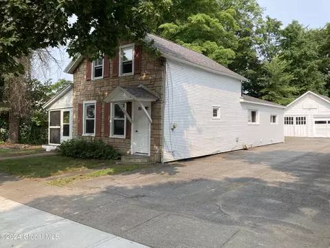 4 Big Cross St, Glens Falls, NY 12801