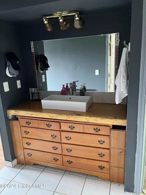 Bath - 376 Pine Hill Rd, Salem, NY 12865 photo 2 of 6