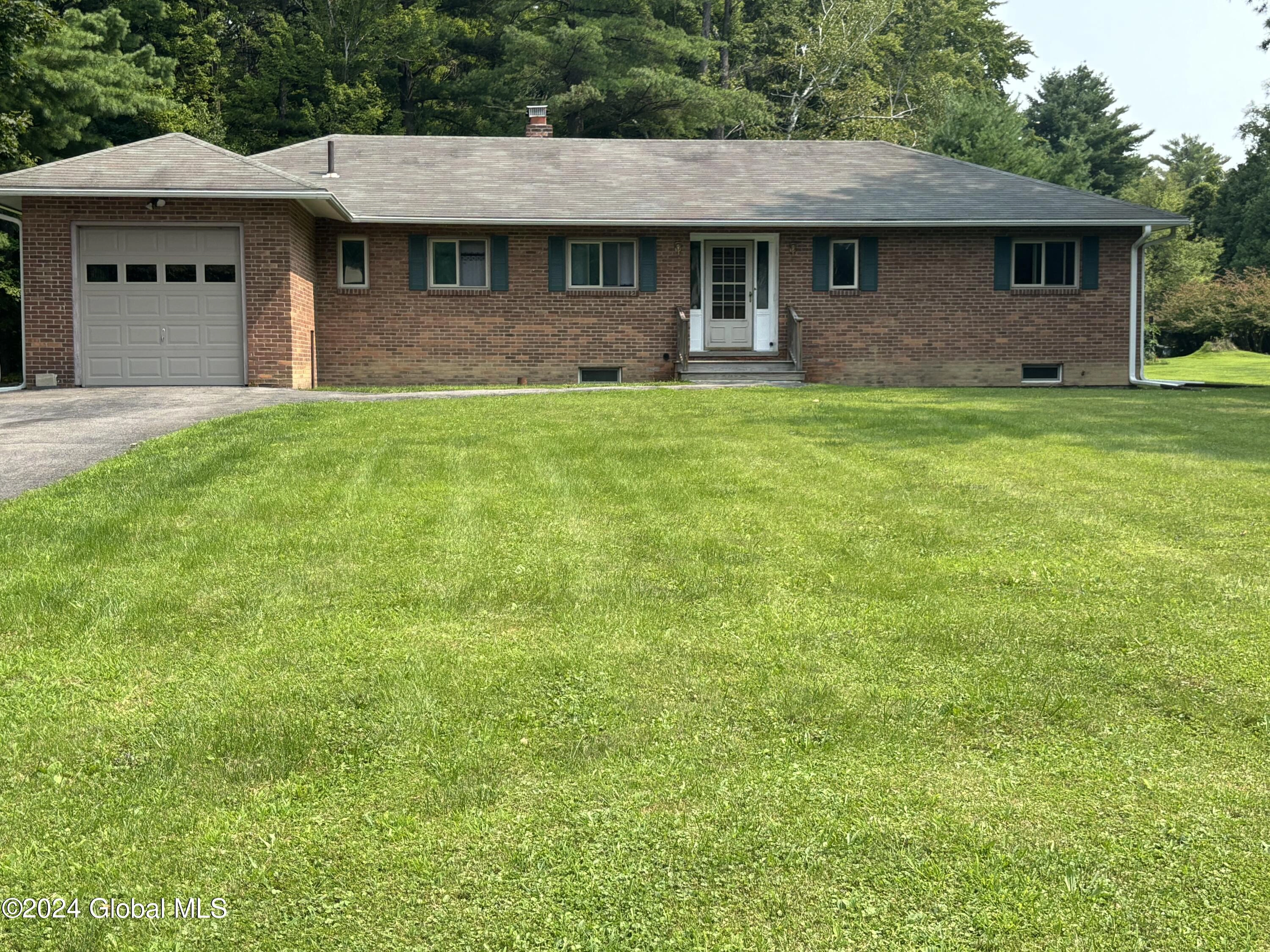 1092 Mohawk Rd, Schenectady, NY 12309 photo 2