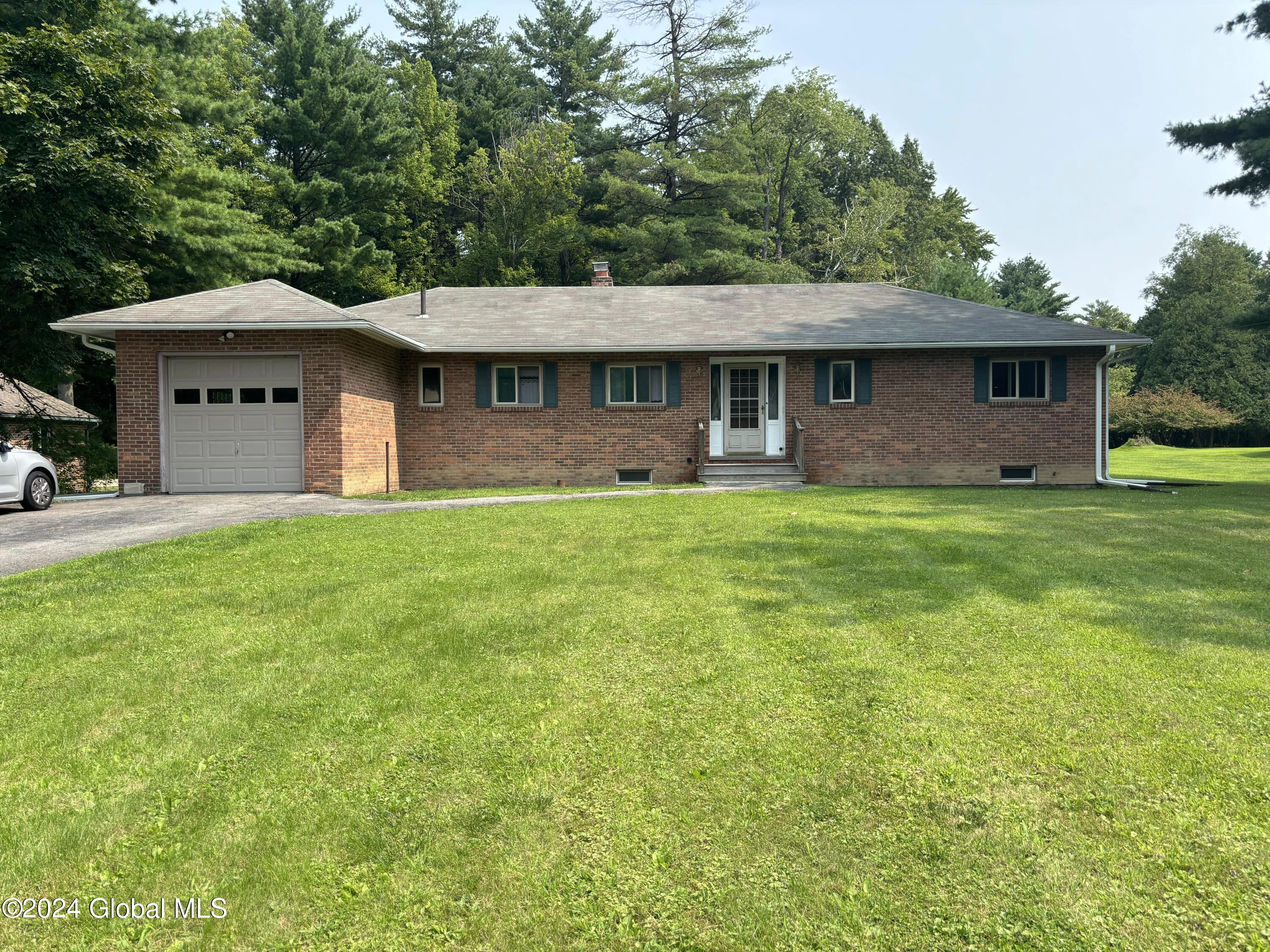 1092 Mohawk Rd, Schenectady, NY 12309 photo 1