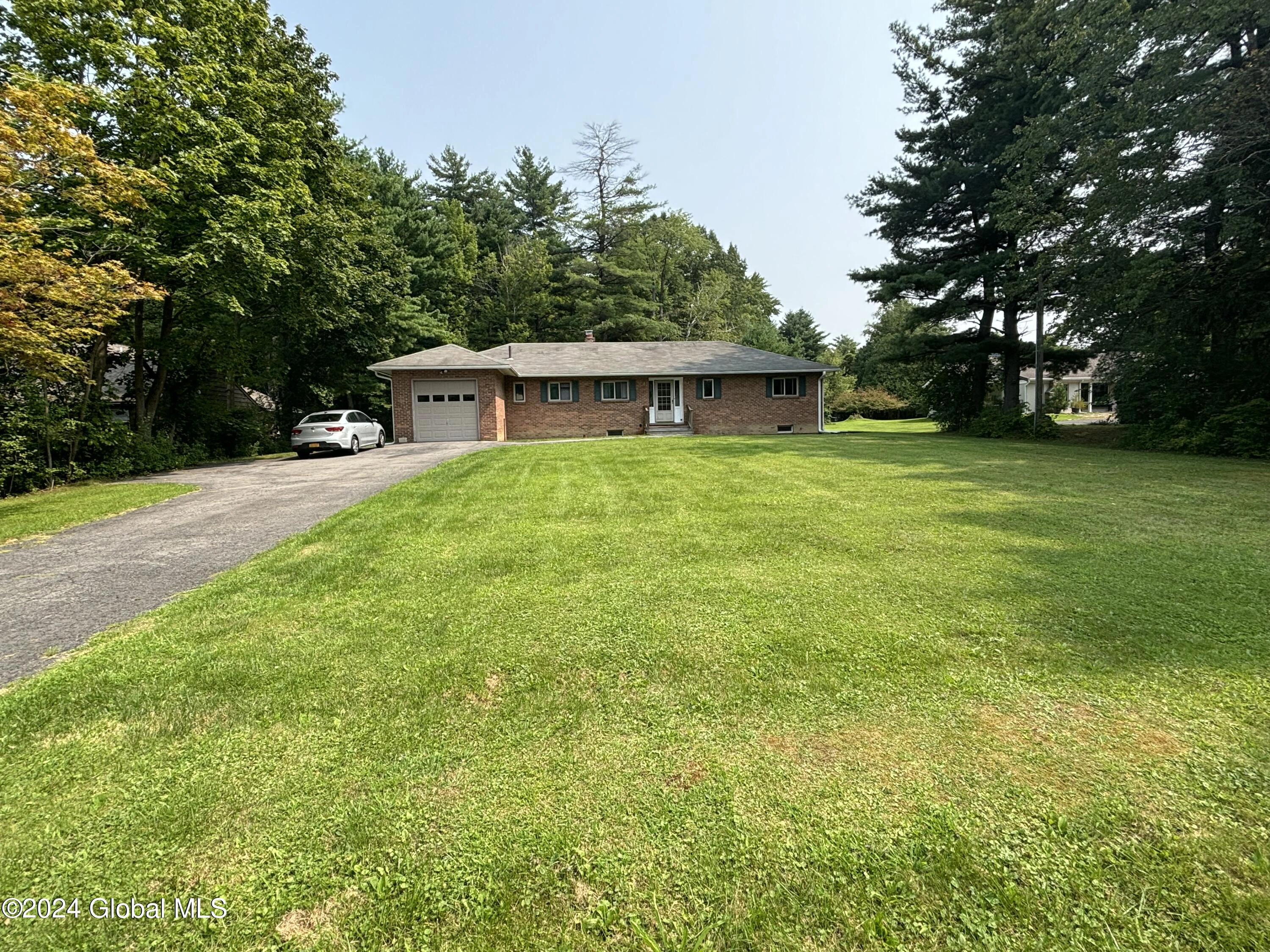 1092 Mohawk Rd, Schenectady, NY 12309 photo 3