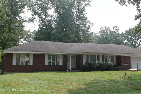 12 Bluebird Ct, Waterford, NY 12188