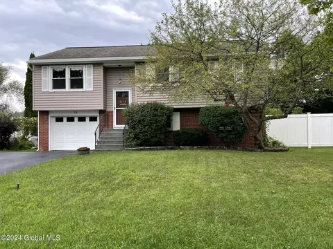 18 Mcdonald Dr, Cohoes, NY 12047