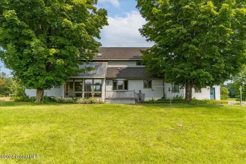 6044 County Farm Rd, Milton, NY 12020