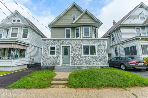 43 Snowden Ave, Schenectady, NY 12304
