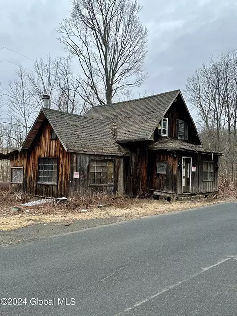 221 Oak Hill Rd, Averill Park, NY 12018