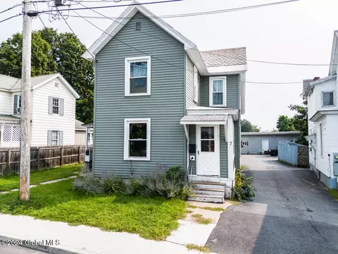 7 Mission St, Glens Falls, NY 12801