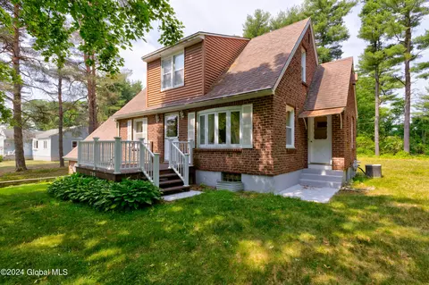 785 Westmoreland Dr, Schenectady, NY 12309