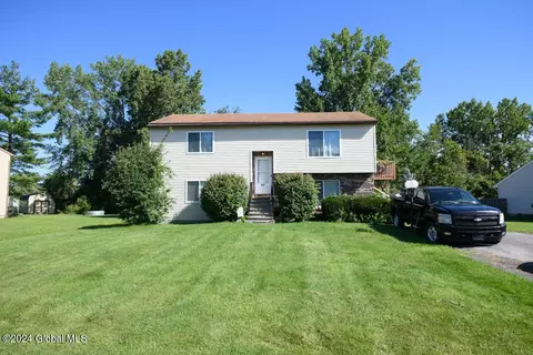 41 Suncrest Dr, Waterford, NY 12188