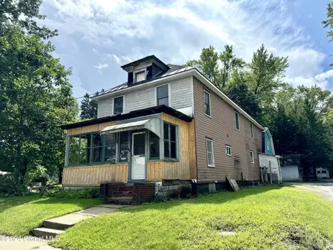 63 Hamilton Ave, Corinth, NY 12822