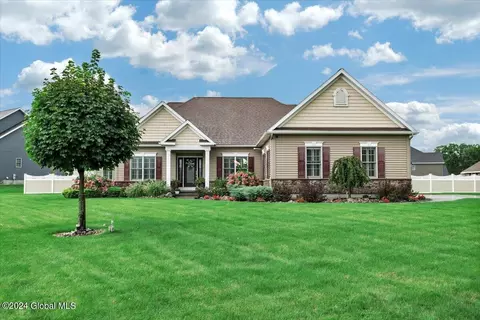 2 Gabby Ct, Niskayuna, NY 12309