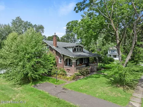55 Campbell Ave, Castleton On Hudson, NY 12033