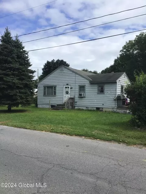 44 Connecticut Ave, Queensbury, NY 12804