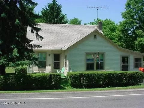 83 Hartford Main St, Hartford, NY 12838