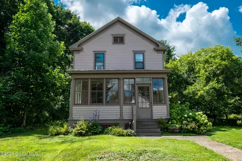 4 Buell Ave, Ballston Lake, NY 12019