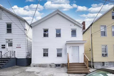86 14th St, Troy, NY 12180