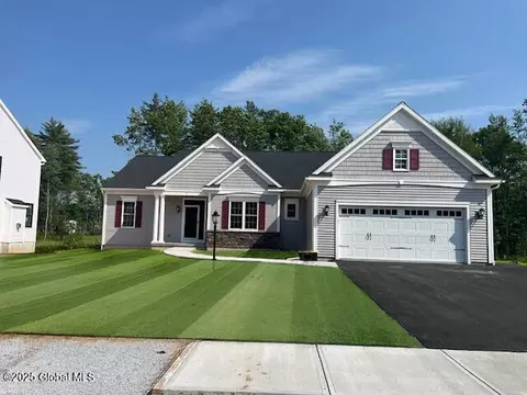 7 Angeles Ave, Saratoga Springs, NY 12866