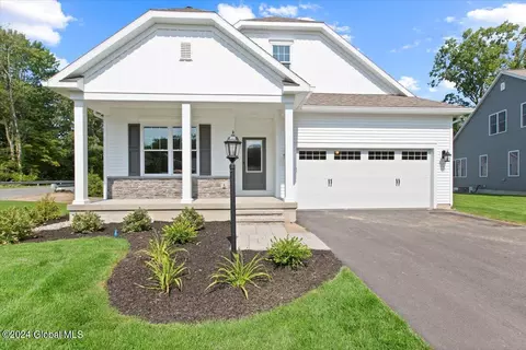 17 Wellington Ct, Clifton Park, NY 12065
