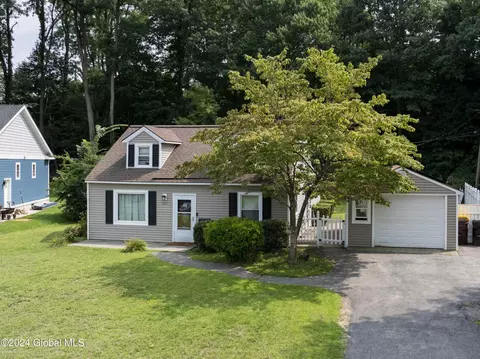 1017 Outer Dr, Schenectady, NY 12303