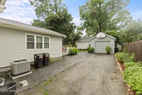 1377 Baker Ave, Schenectady, NY 12309 photo 36