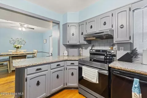 1377 Baker Ave, Schenectady, NY 12309 photo 11