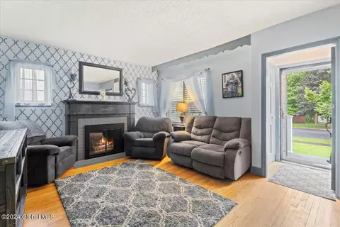 1377 Baker Ave, Schenectady, NY 12309 photo 9