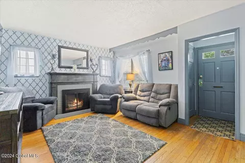 1377 Baker Ave, Schenectady, NY 12309 photo 8