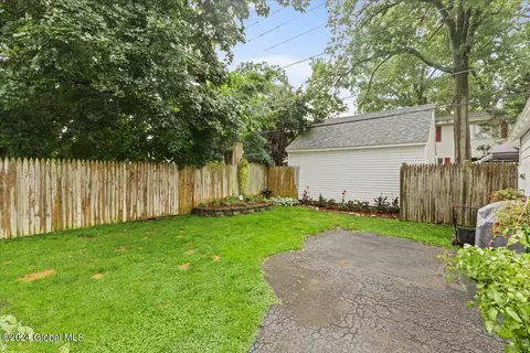 1377 Baker Ave, Schenectady, NY 12309 photo 39