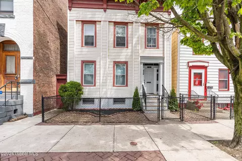 320 1st St, Troy, NY 12180