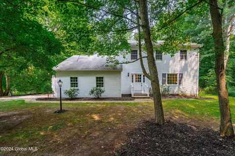 309 Burgoyne Rd, Saratoga Springs, NY 12866