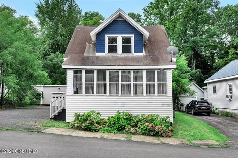 7 Sheldon St, Schenectady, NY 12308