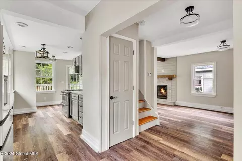 Entry Way - 7 Sheldon St, Schenectady, NY 12308 photo 2 of 4