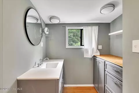 Bath - 7 Sheldon St, Schenectady, NY 12308 photo 3 of 3
