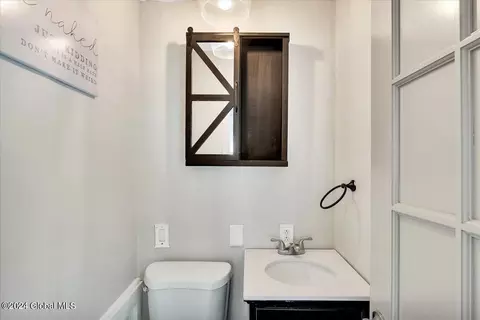 Bath - 7 Sheldon St, Schenectady, NY 12308 photo 1 of 3