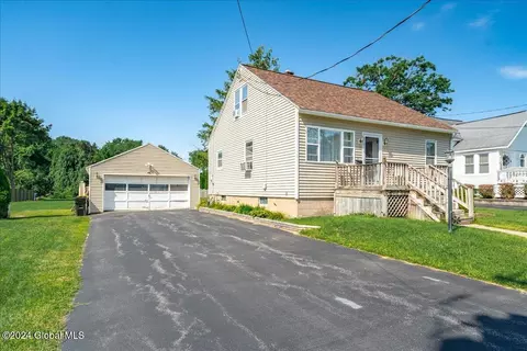 11 Wildwood Ave, Rotterdam, NY 12306